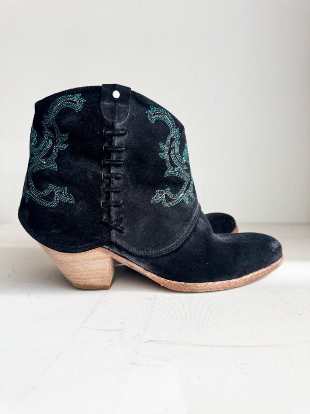 Libeskind Berlin Black Suede Teal Embroidery Short Western Booties 41
